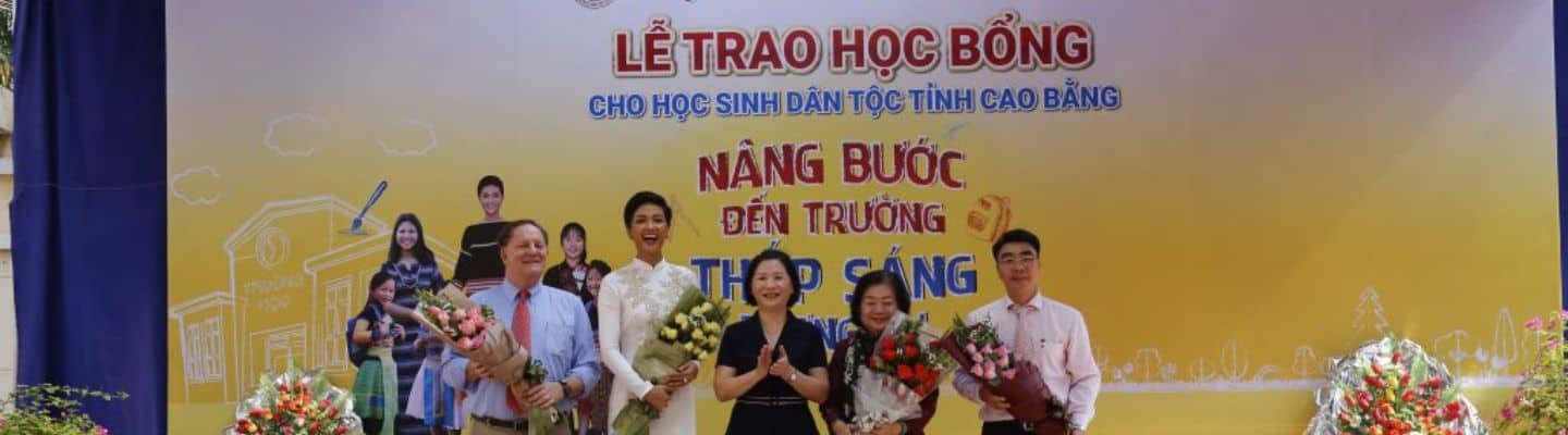 Mở đường đến Tương lai – trao học bổng năm học 2018-2019 cho học sinh dân tộc tỉnh Cao Bằng