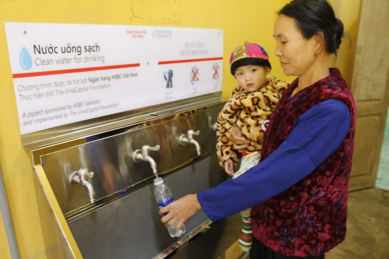 HSBC Vietnam and The VinaCapital Foundation Handover Clean Water Systems to Two Medical Centers in Bac Kan Province