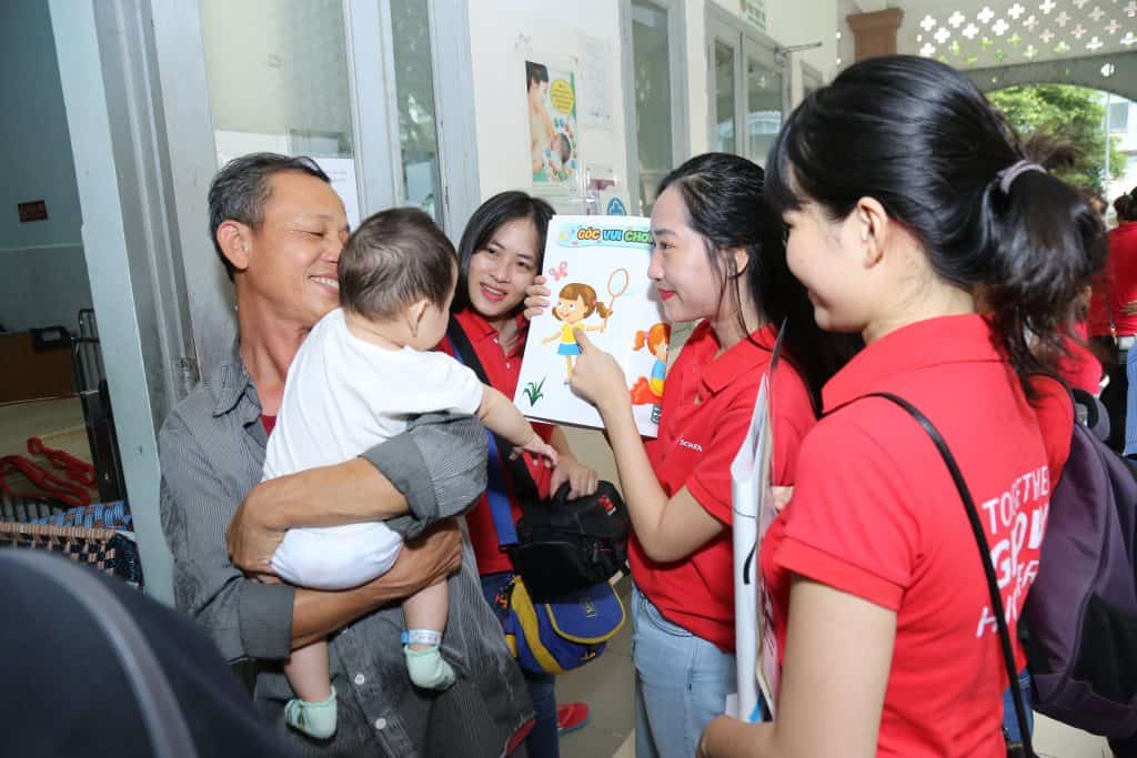 Share Love and Gain Happiness and Smiles with DB Schenker Employees
