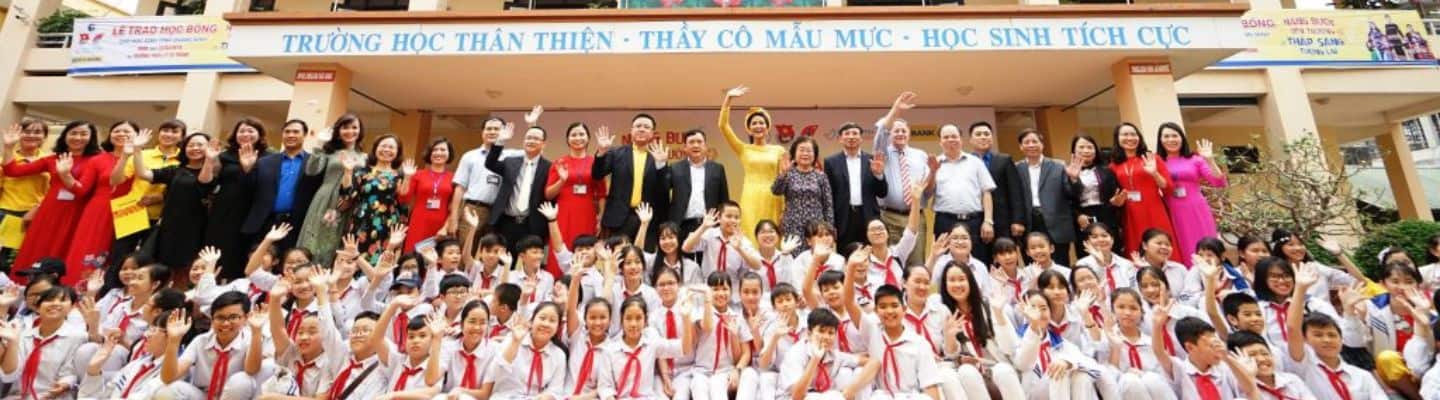 Helping children go to school and light up the future for ethnic students in the coastal areas and islands of Quang Ninh with VinaCapital Foundation