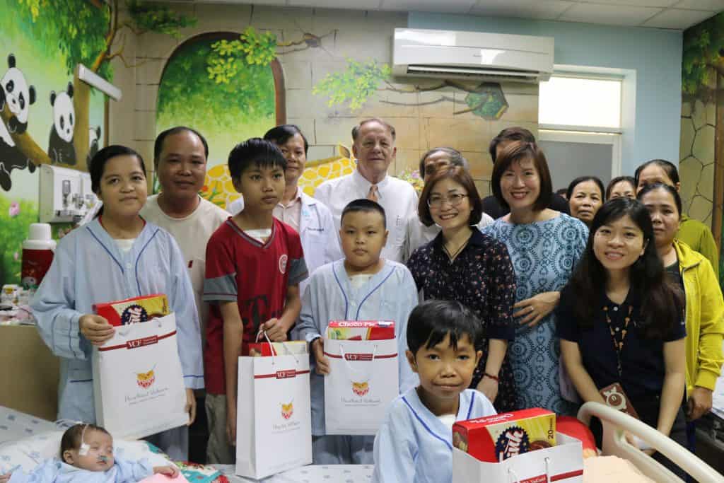 VinaCapital Representatives Visit Children After Successful Heart Surgeries