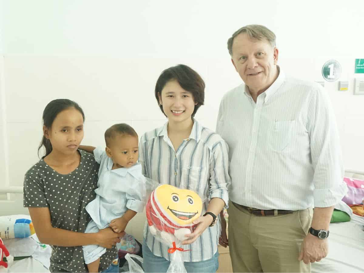 Young Lady Inspired by Ngo Thanh Van to Save 7 Children with Congenital Heart Defects