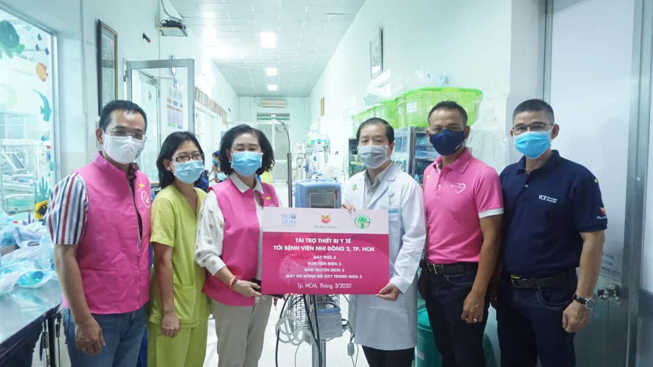 Nu Skin Vietnam and VinaCapital Foundation donate 60,000 masks and 18 medical equipment worth over 100,000 USD to HCMC Children’s Hospital 2