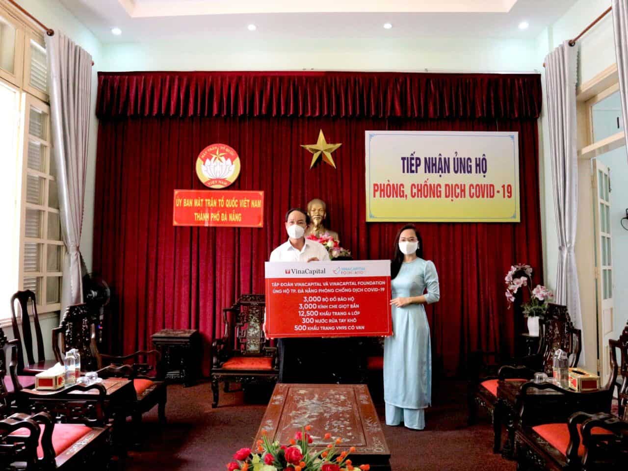 Tập đoàn VinaCapital và tổ chức VinaCapital Foundation trao tặng đồ bảo hộ phòng chống dịch Covid-19 cho các bệnh viện địa phương và trẻ em có nguy cơ mắc bệnh tim bẩm sinh tại TP Đà Nẵng