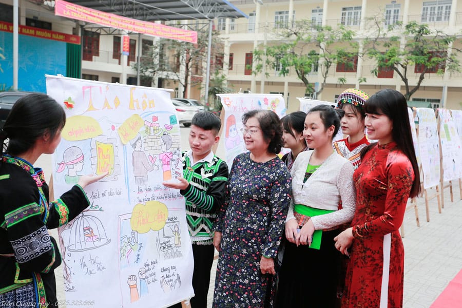 The VinaCapital Foundation And Vu A Dinh Scholarship Fund Celebrate The Successful Brighter Path Ethnic Girls’ Club Pilot
