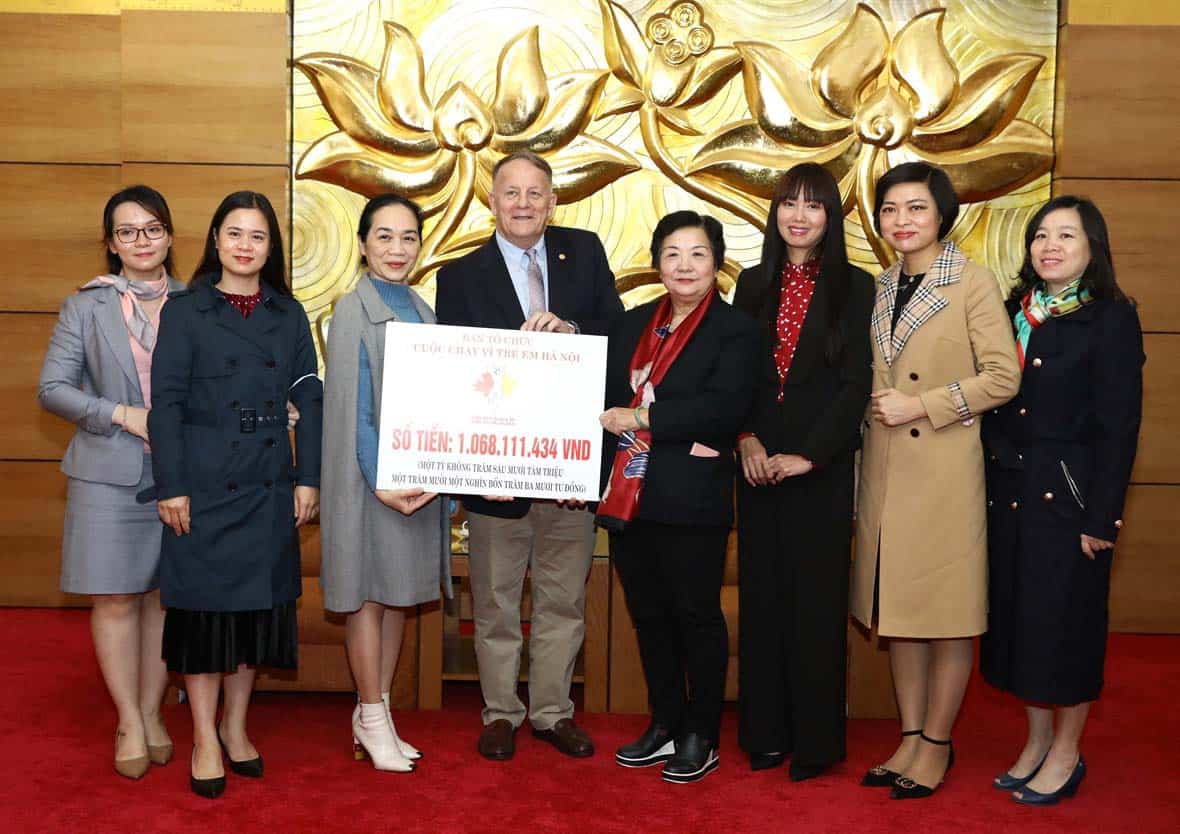 The Vietnam – Canada Friendship Association Hand The Funds Raised From The Hanoi Run For Children 2019 To Its Beneficiaries