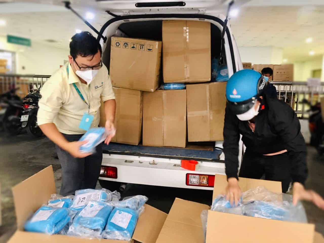 The VinaCapital Foundation Donates Personal Protective Equipment For Frontline Covid-19 Health Workers And Doctors Of Ho Chi Minh City Children’s Hospital