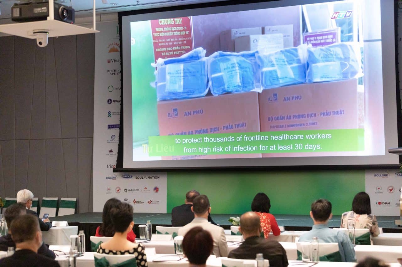 Standard Chartered Vietnam donates to “Help Vietnam Breathe – Vì Nhịp thở Việt Nam” campaign to support Covid-19 treatment hospitals in Ho Chi Minh City