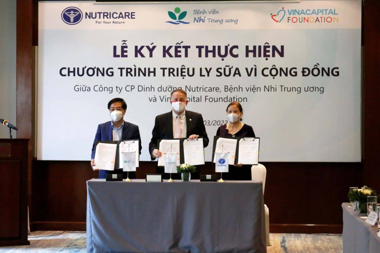 Nutricare., JSC and VinaCapital Foundation implement the “Millions of glasses of milk for community” program in Vietnam National Children’s Hospital and Ho Chi Minh City Children’s Hospital 2 to support pediatric patients with cancer