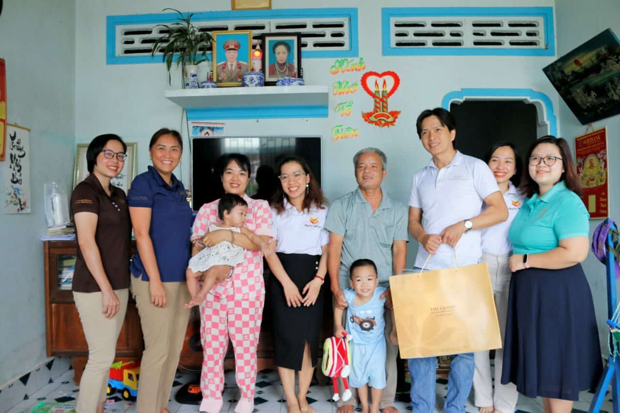 The Grand Ho Tram visits a baby successfully supported with a heart surgery