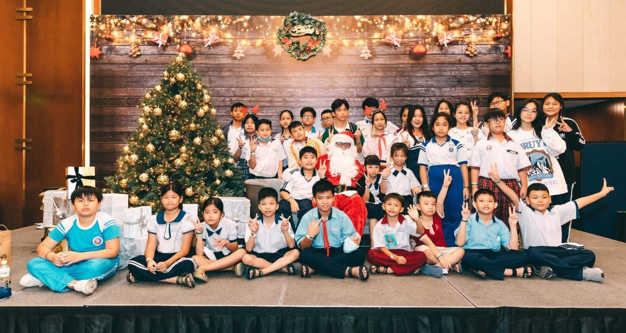 30 children under the “Care To Rise” program participated in AmCham’s year-end party
