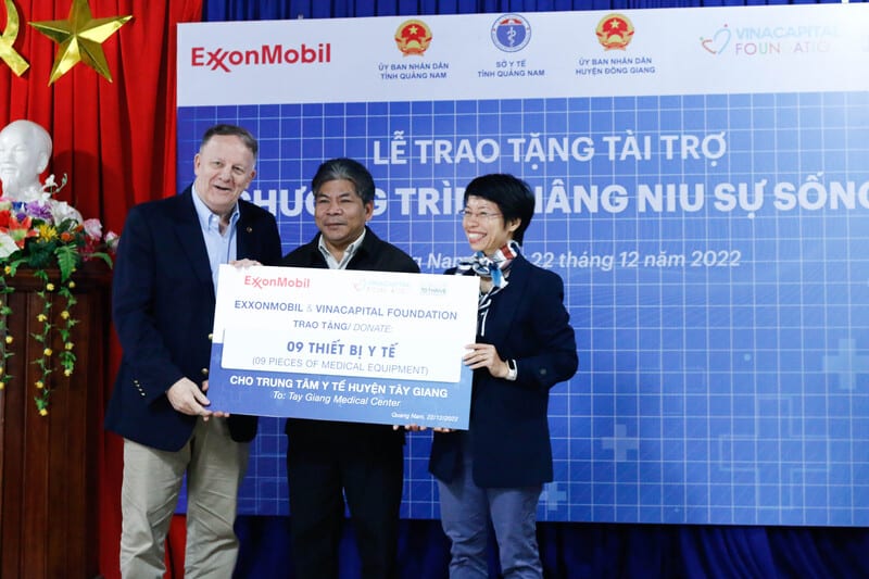 ExxonMobil Vietnam donates medical equipment to Dong Giang and Tay Giang medical centers, Quang Nam province