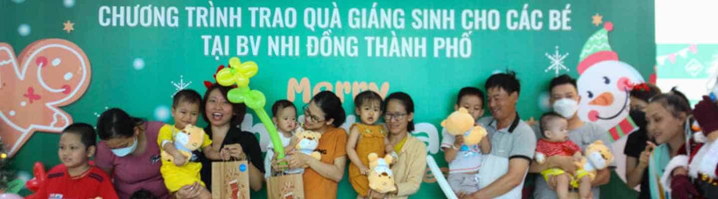 Tập đoàn FLG Việt Nam phối hợp cùng VinaCapital Foundation trao tặng quà Giáng sinh cho các em nhỏ tại Bệnh viện Nhi đồng Thành phố