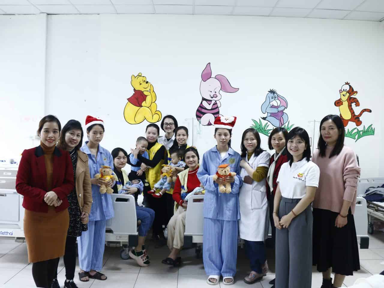 VUS visits and gives gifts to children with congenital heart defects at E Hospital Hanoi