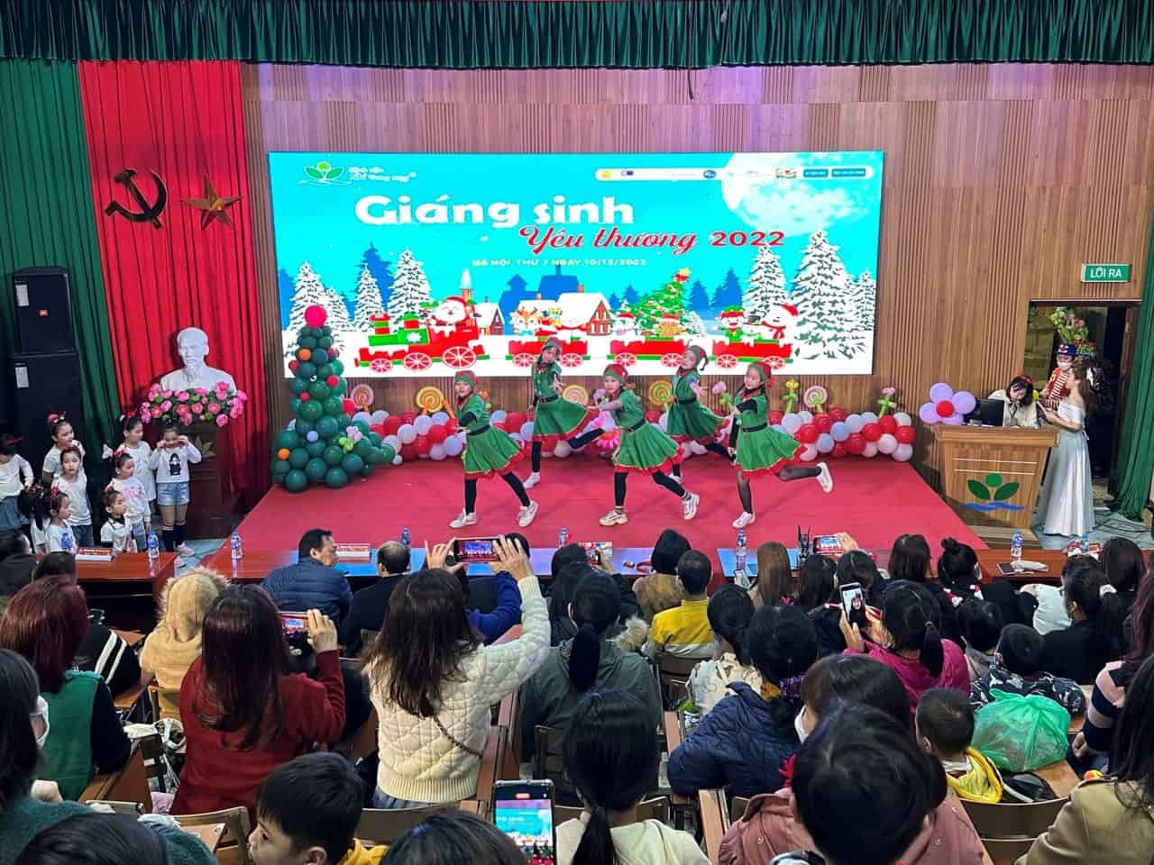 VITA Clinic and VinaCapital Foundation bring a loving Christmas to 500 pediatric patients at National Children’s Hospital