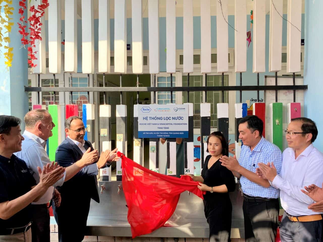 Roche Vietnam donates 2 clean water systems to support children in Quang Ngai province