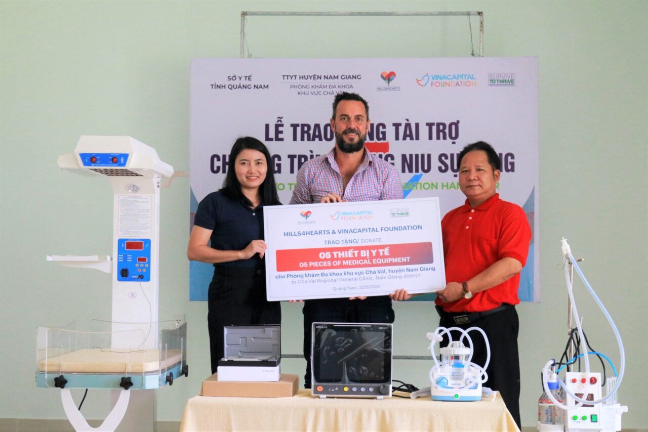 Hills 4 Hearts campaign and VinaCapital Foundation handovers neonatal medical equipment in Quang Nam province