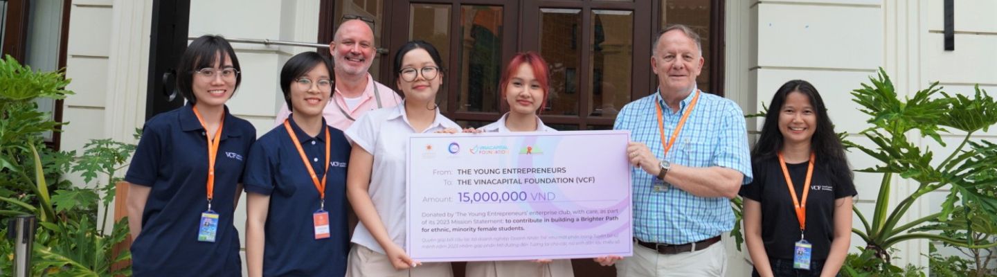 Câu lạc bộ Young Entrepreneur của Trường Quốc tế Châu Âu hỗ trợ các nữ sinh dân tộc thiểu số của chương trình Mở đường đến Tương lai