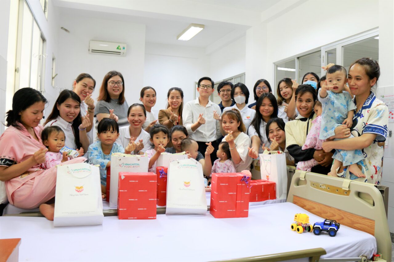 Gamuda Land and Heartbeat Vietnam visited 10 children who received free heart surgeries thanks to the Run For The Heart 2023 event
