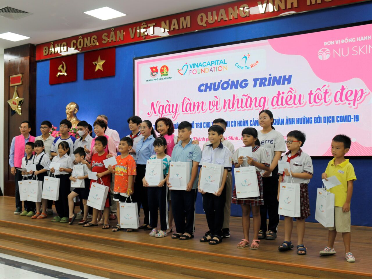 Nu Skin Vietnam and the Care to Rise program support disadvantaged students affected by the pandemic in Ho Chi Minh City and Hanoi