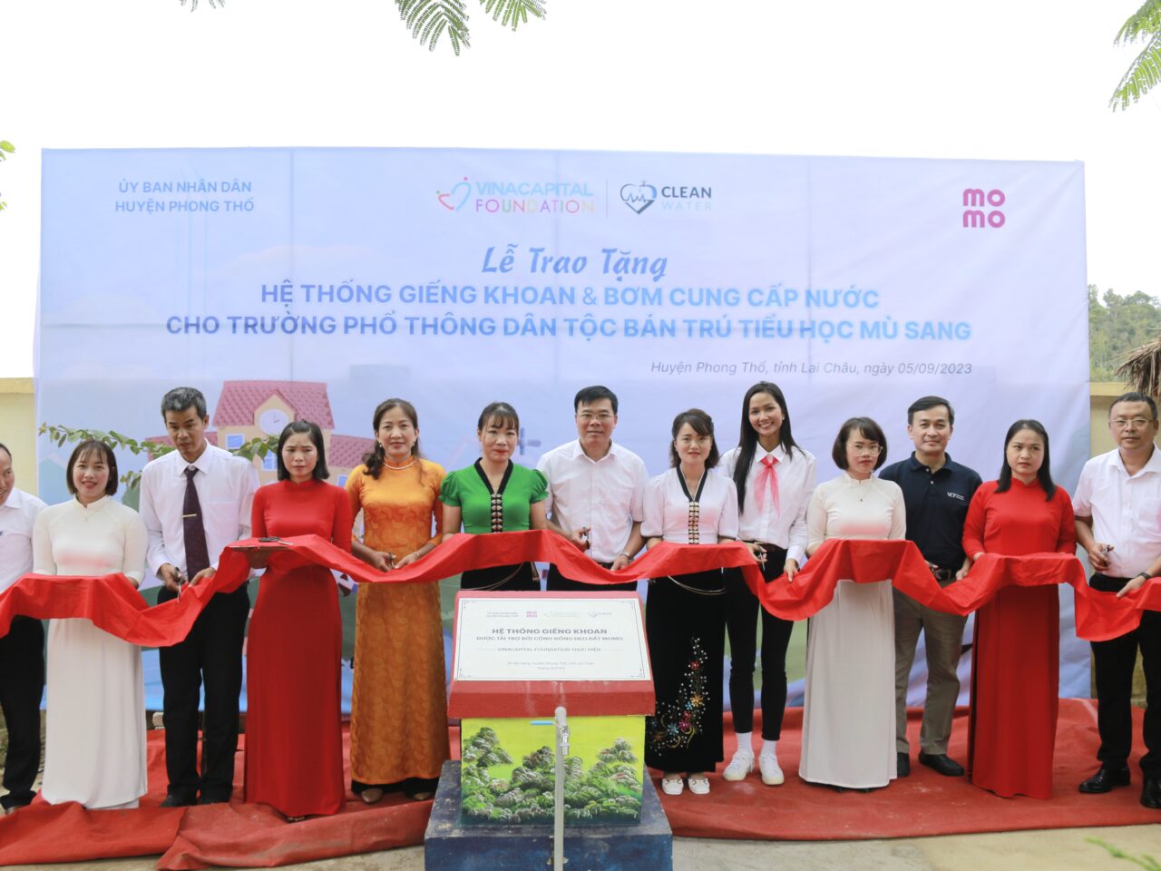 VinaCapital Foundation and MoMo Piggybank Community bring clean water to 500 ethnic minority children in Lai Chau province