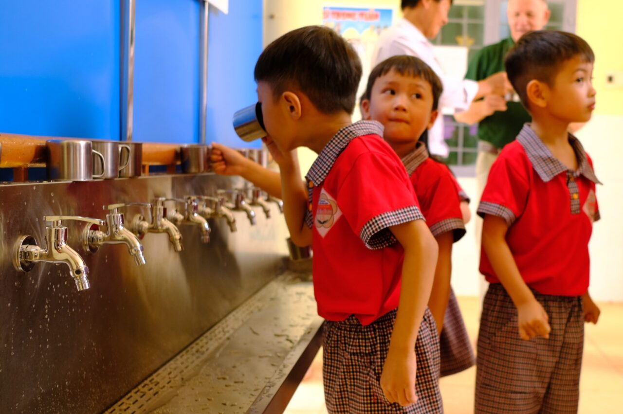 Roche Vietnam and The VinaCapital Foundation join hands to bring clean water to children in Dak Lak