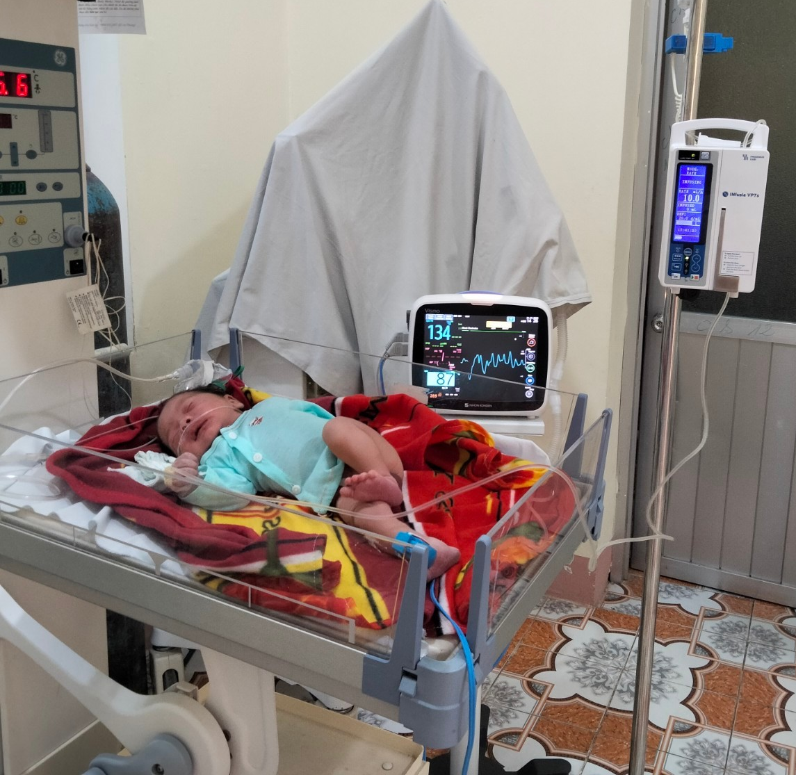 Enhancing neonatal care at Phong Tho District Medical Center with essential medical equipment