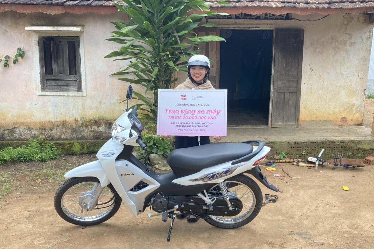 Supporting Y Qua, a talented ethnic minority female student, to fulfill her dream of becoming a kindergarten teacher