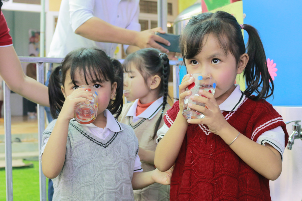 Azelis Vietnam and VinaCapital Foundation bring clean water and warm clothing to kindergarten students in Tra Bong District, Quang Ngai Province