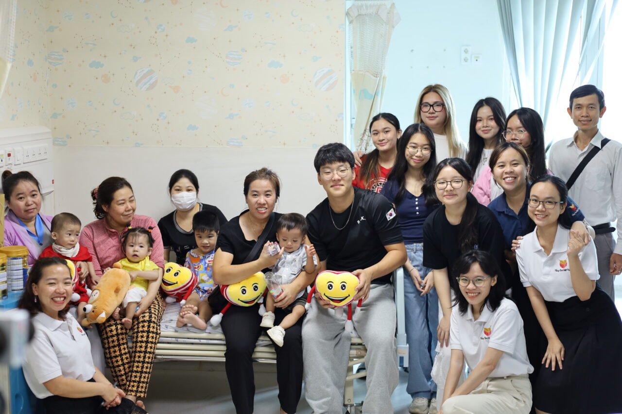Saigon South International School and the Heartbeat Vietnam program visited children who underwent heart surgery at City Children’s Hospital