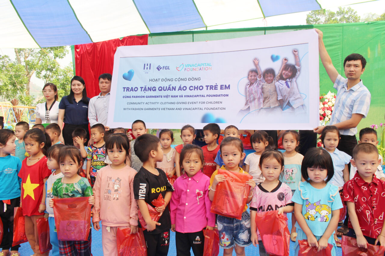 VinaCapital Foundation and Fashion Garments Limited delivered new clothes to children in the highland region of Dien Bien province