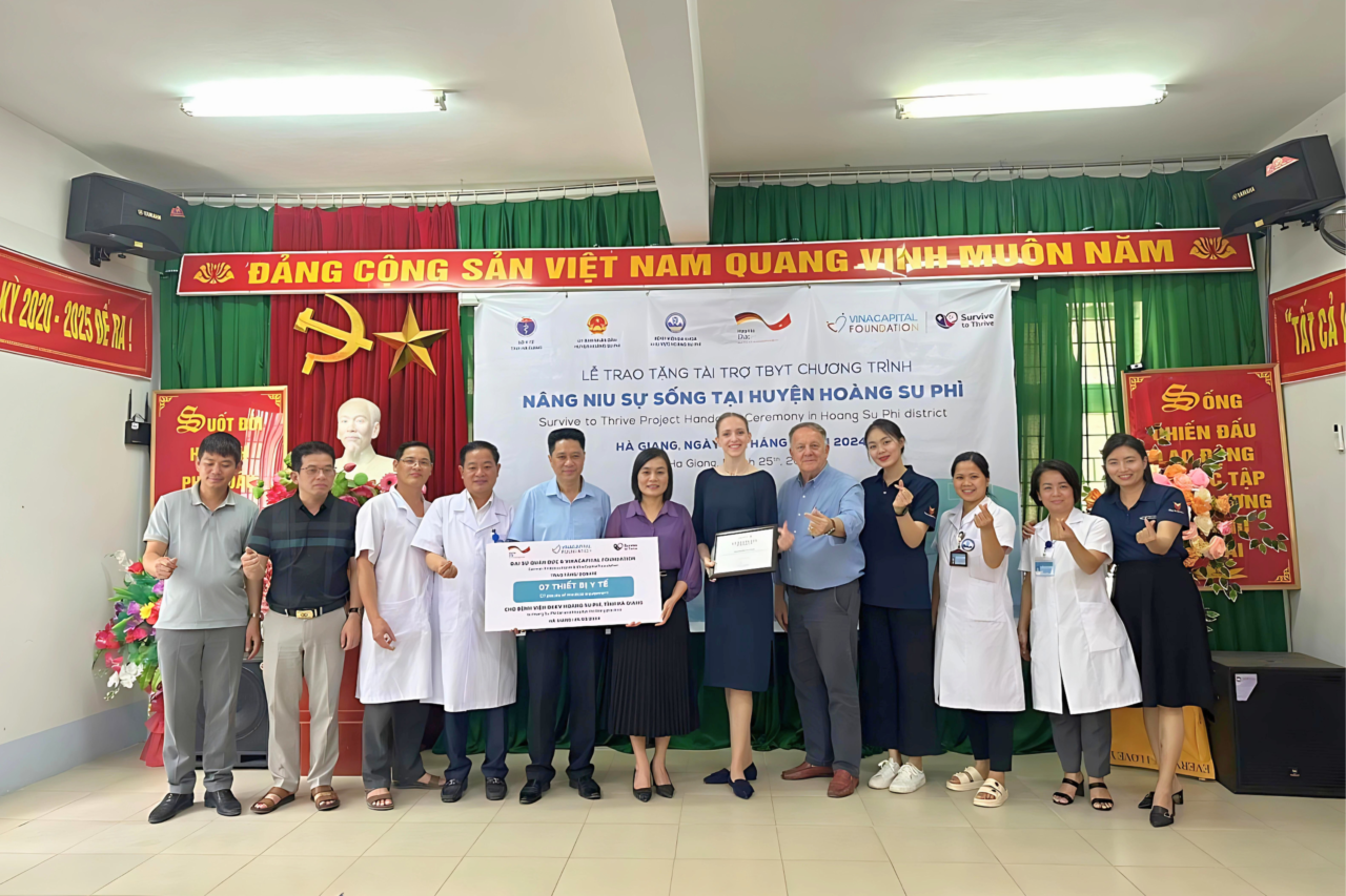German Federal Republic Embassy donates neonatal medical equipment to Hoang Su Phi Regional General Hospital