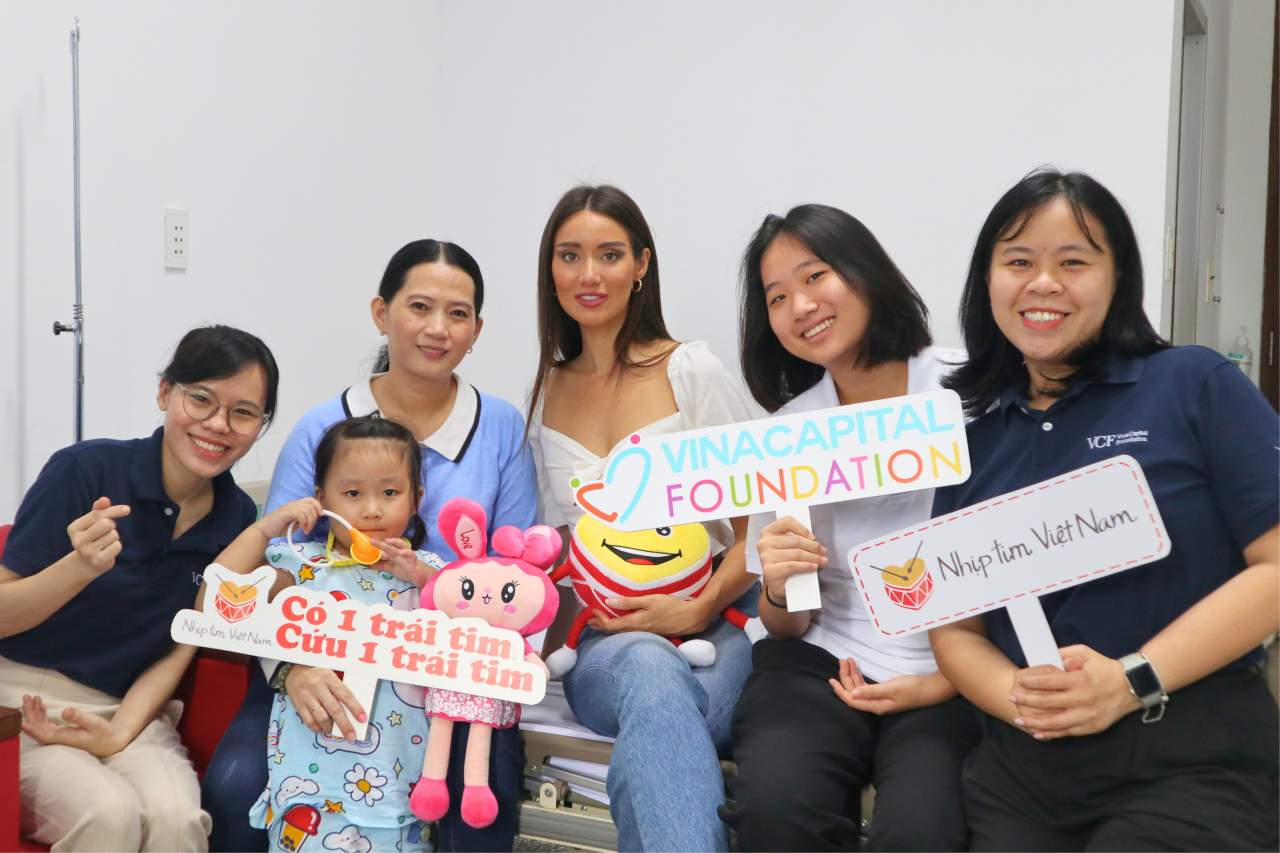 Miss Supranational Vietnam 2024 Lydie Vu and the Heartbeat Vietnam program bring love to little Ngoc Thao