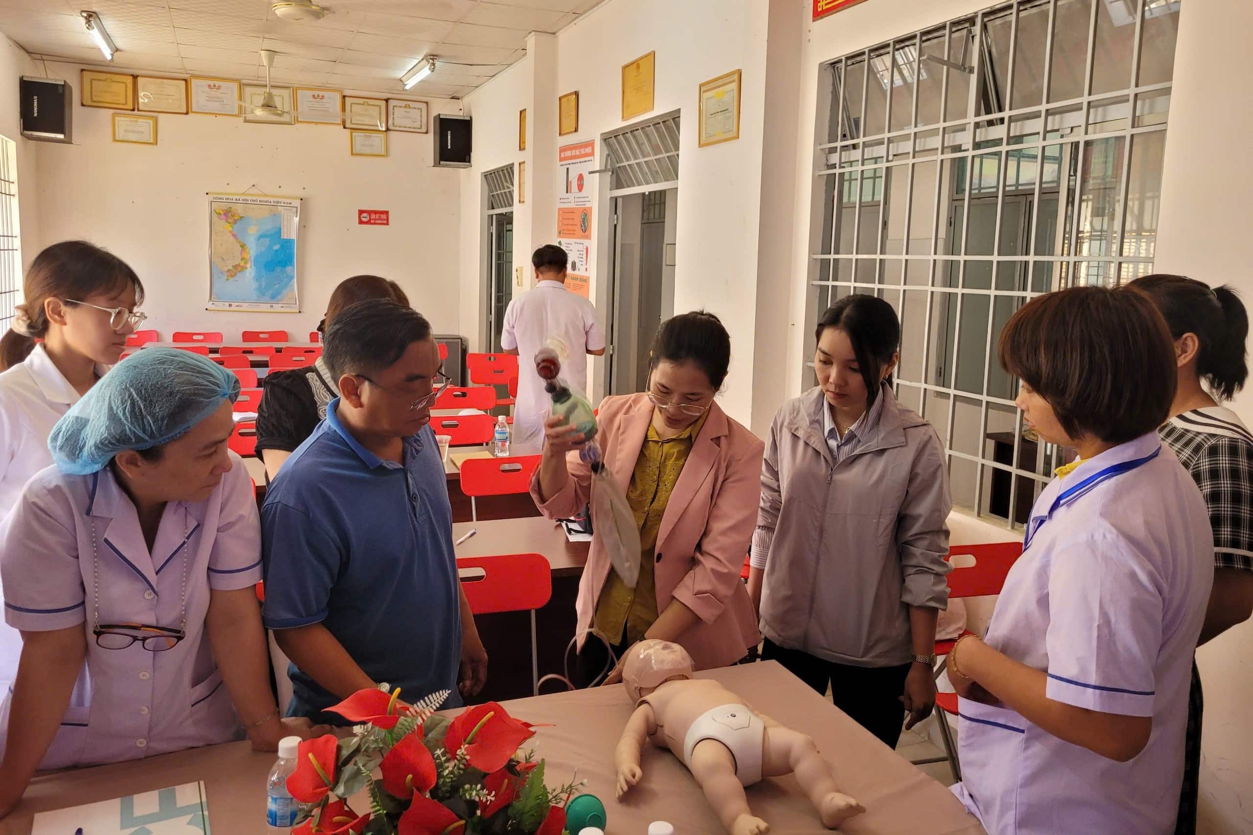 Neonatal emergency resuscitation training for healthcare providers in Khanh Son district