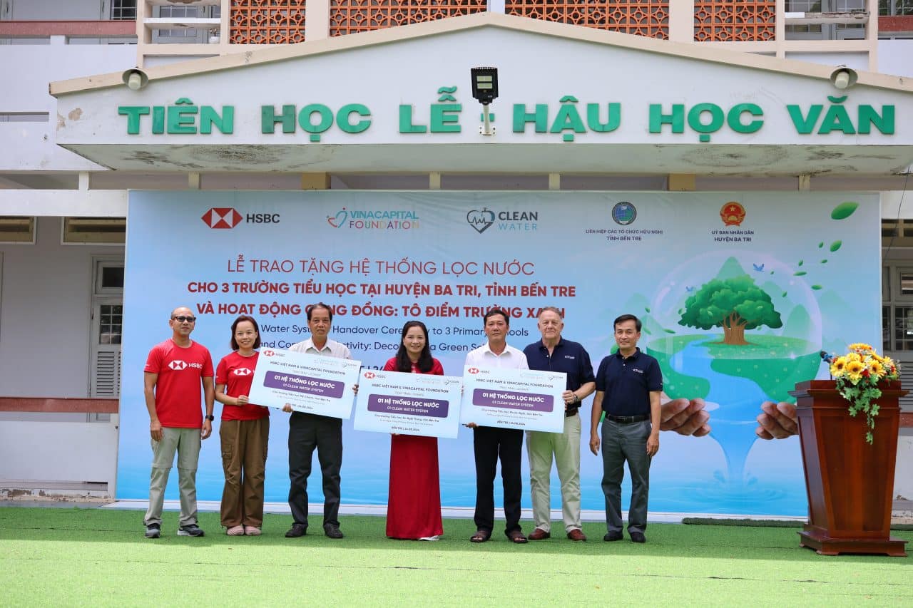 VinaCapital Foundation and HSBC Vietnam donate 3 clean water filtration systems to support children in Ben Tre province