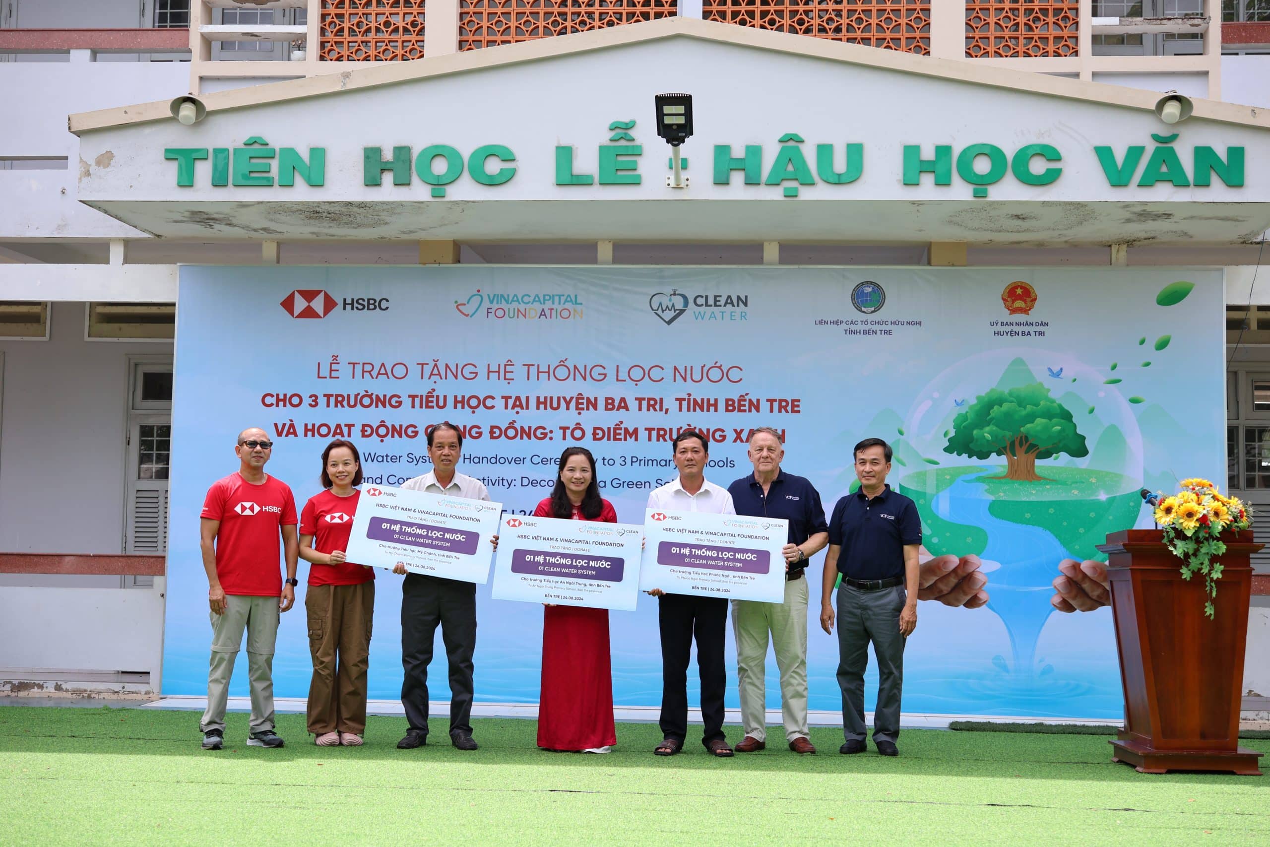 VinaCapital Foundation cùng HSBC Việt Nam trao tặng 3 hệ thống lọc nước sạch hỗ trợ trẻ em tỉnh Bến Tre