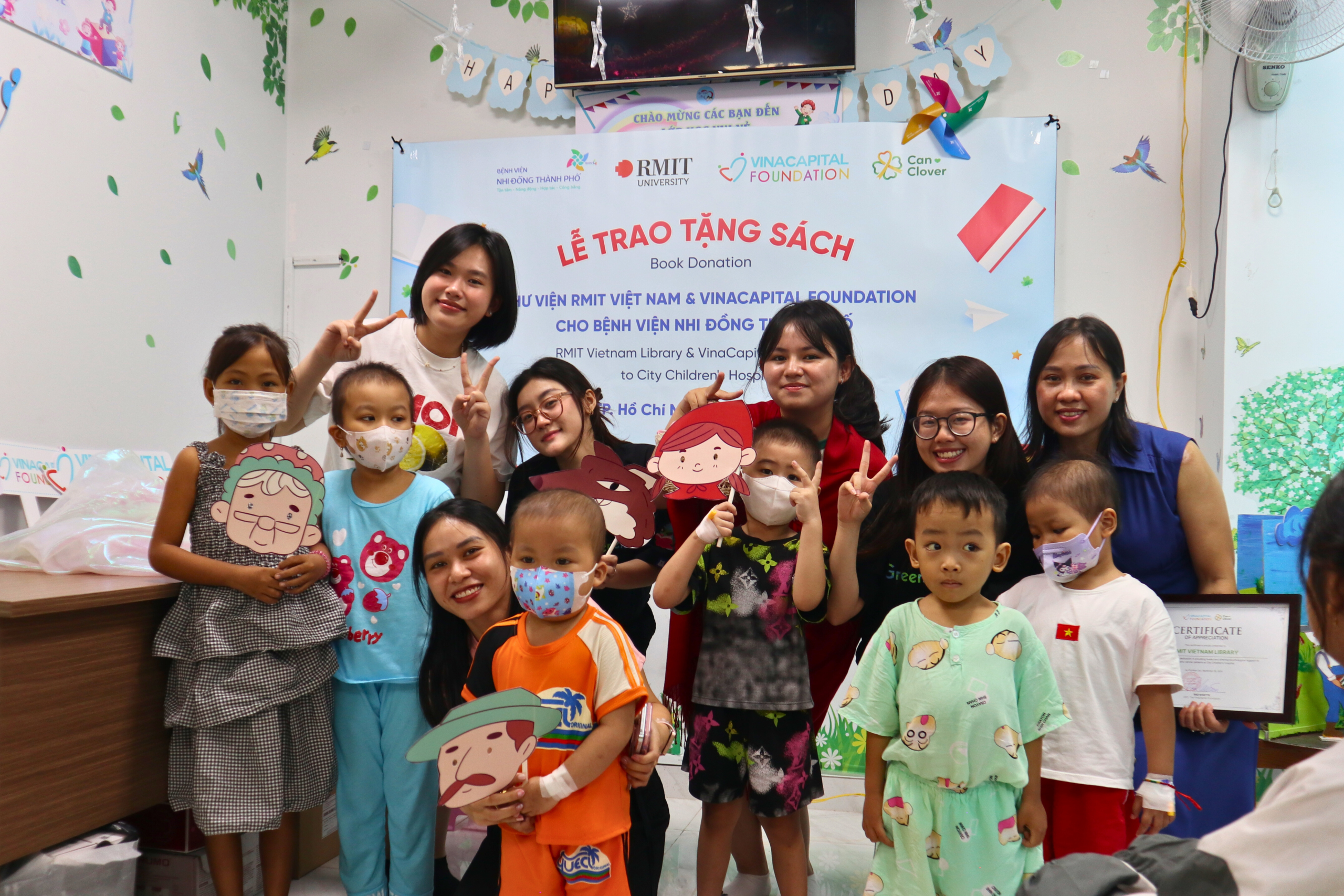 RMIT Vietnam Library and VinaCapital Foundation bring smiles to pediatric cancer patients