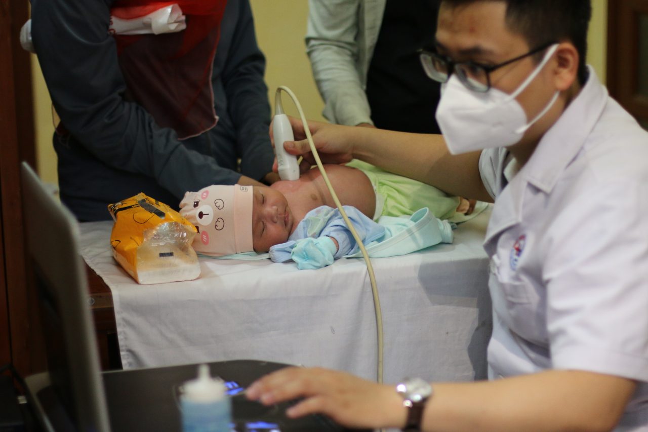 VinaCapital Foundation and UNIS Hanoi brings free heart screenings to children in Thai Binh