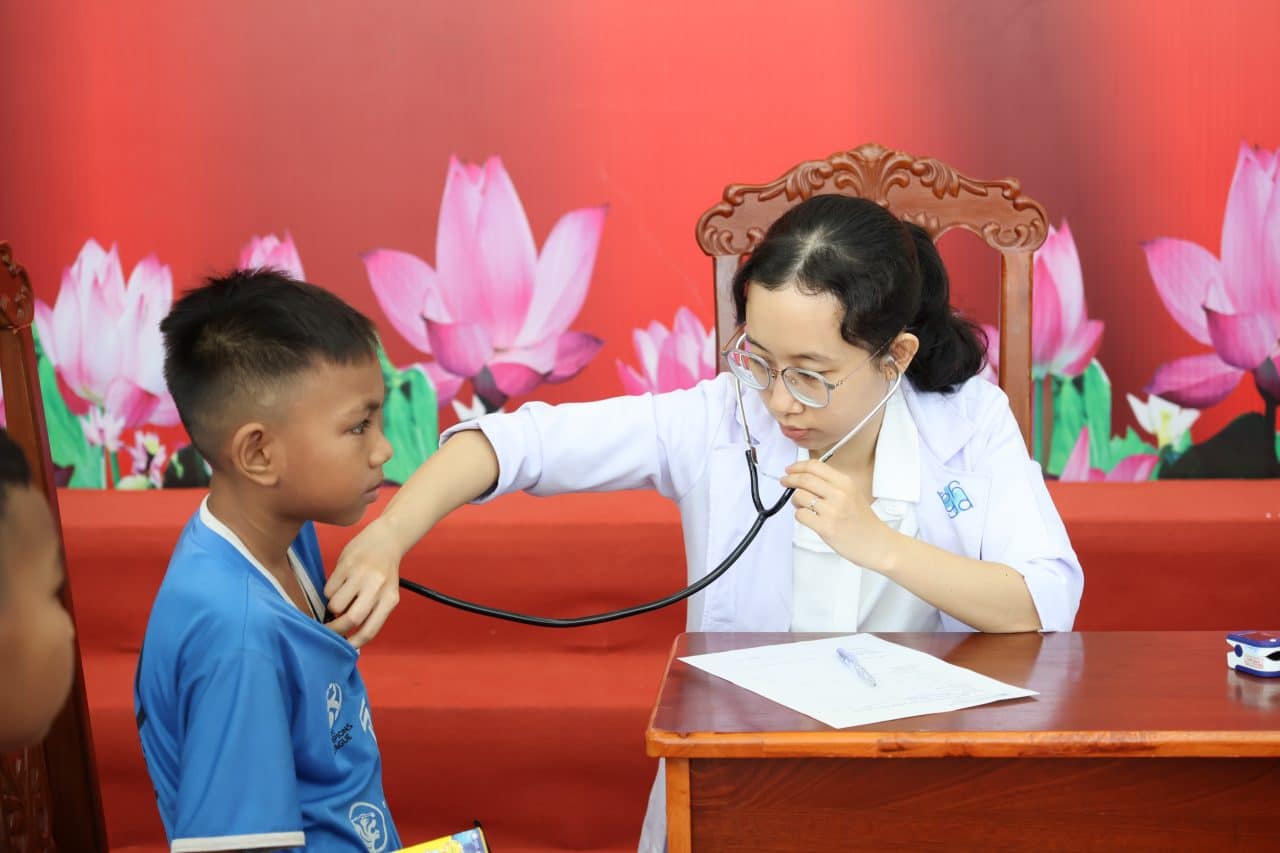 M.E.M.O and CardiacLife Foundation partnered with VinaCapital Foundation’s Rural Outreach Clinics to provide free heart examination for children and elders in Vinh Long province