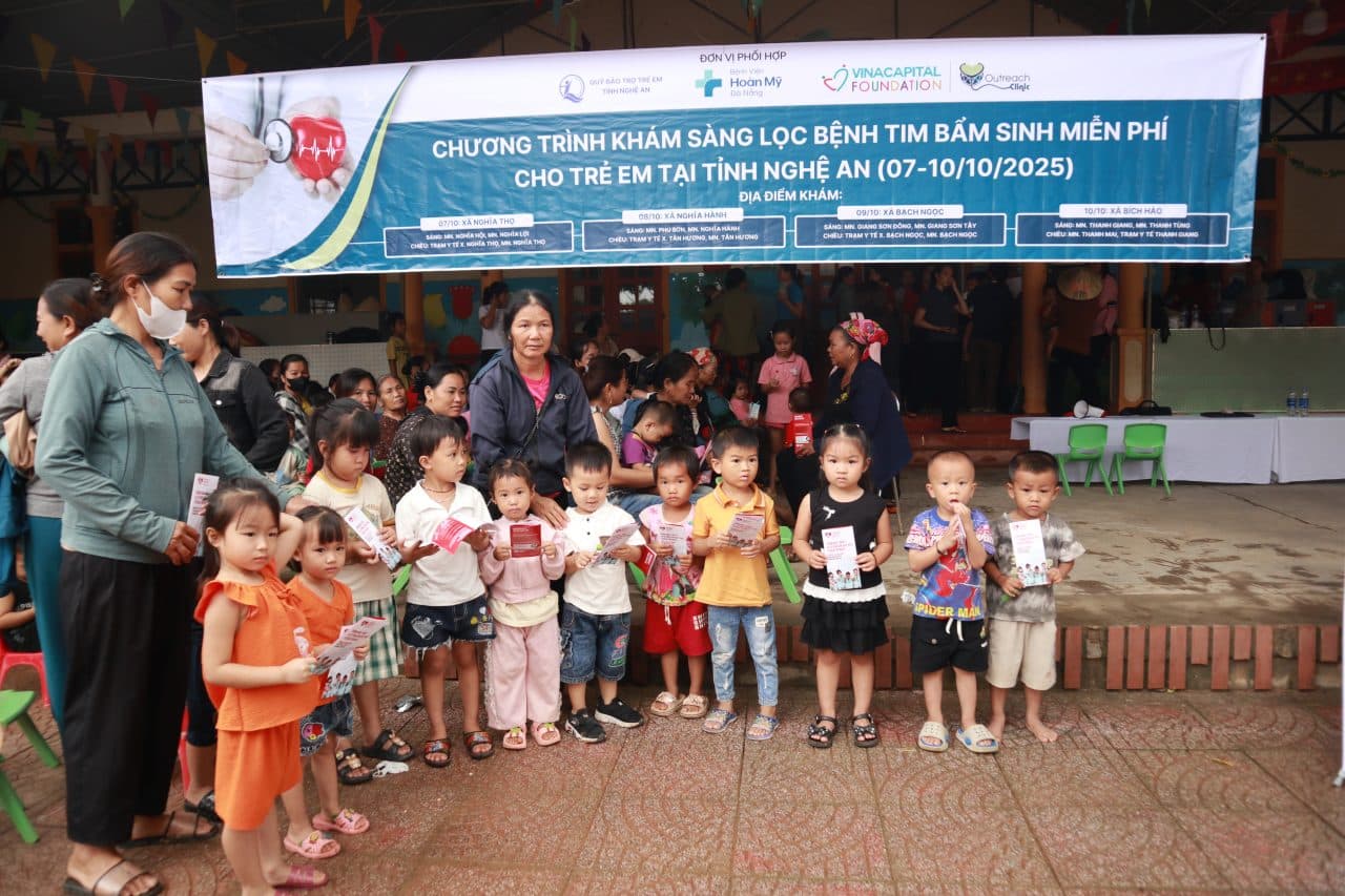 Over 4,000 little hearts in Nghe An received free heart screenings