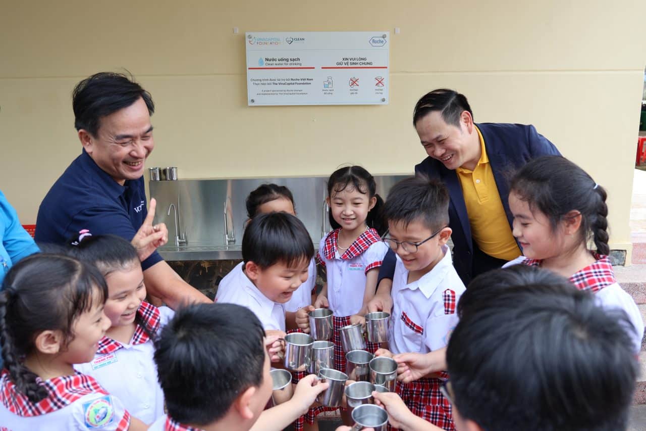 VinaCapital Foundation and Roche Vietnam join hands to provide clean drinking water for children in Vinh Long Province