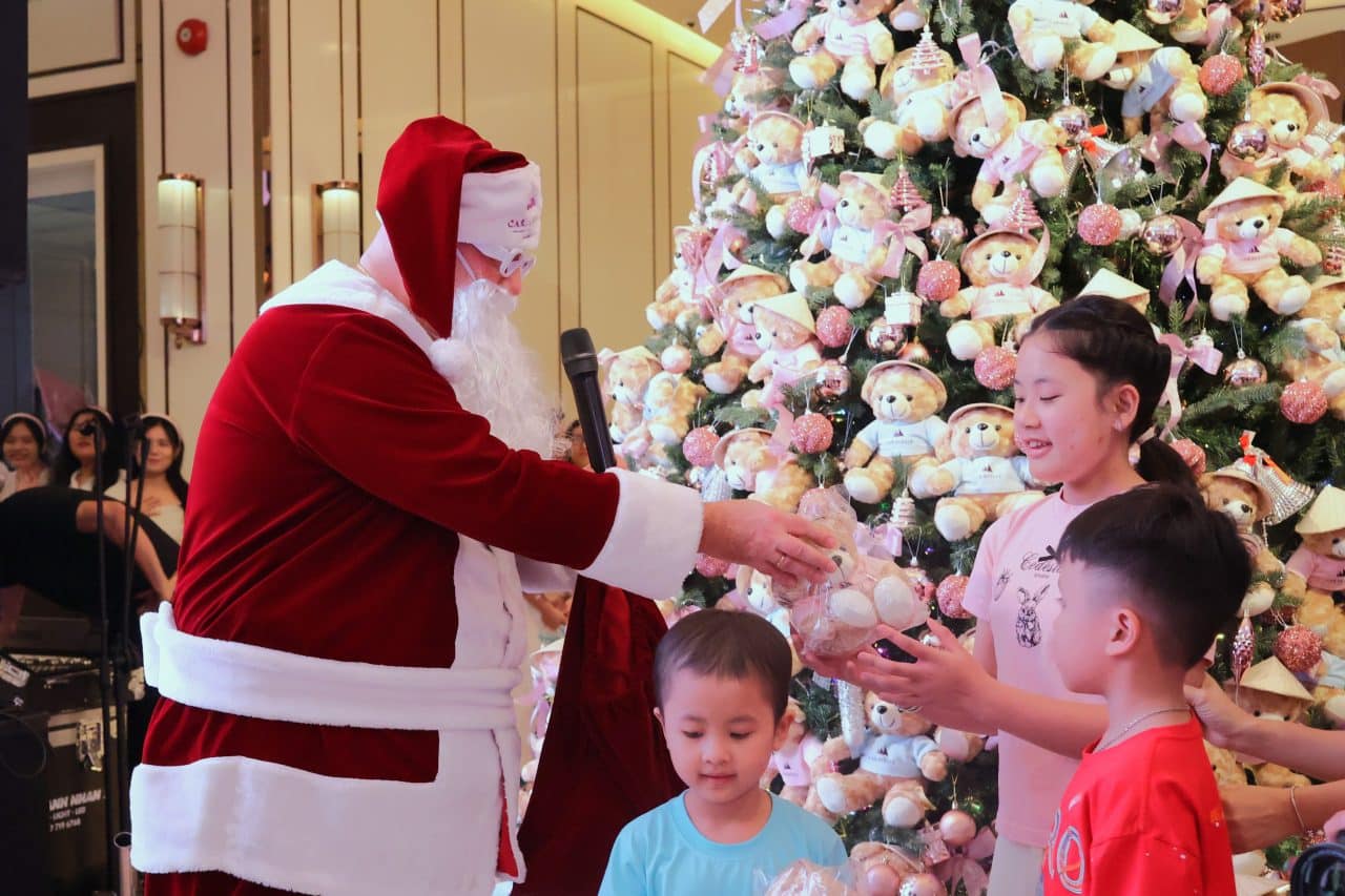 Christmas lights at Caravelle Saigon shine hope for children with cancer