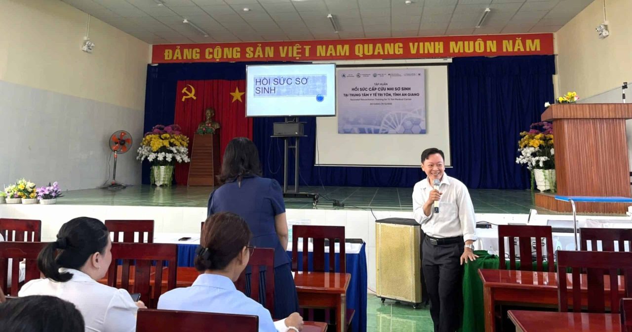 The Survive to Thrive Program, in collaboration with An Giang Obstetrics and Pediatrics Hospital, organized a Pediatric and Neonatal Emergency and Resuscitation training course at Tri Ton Medical Center