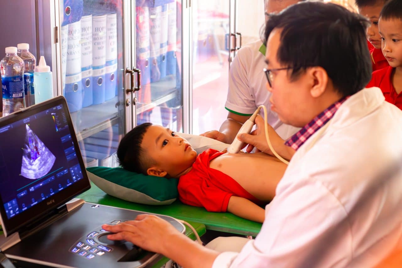 Mang cơ hội thăm khám miễn phí đến Quảng Trị và Nghệ An cho hơn 10.000 trái tim nhỏ
