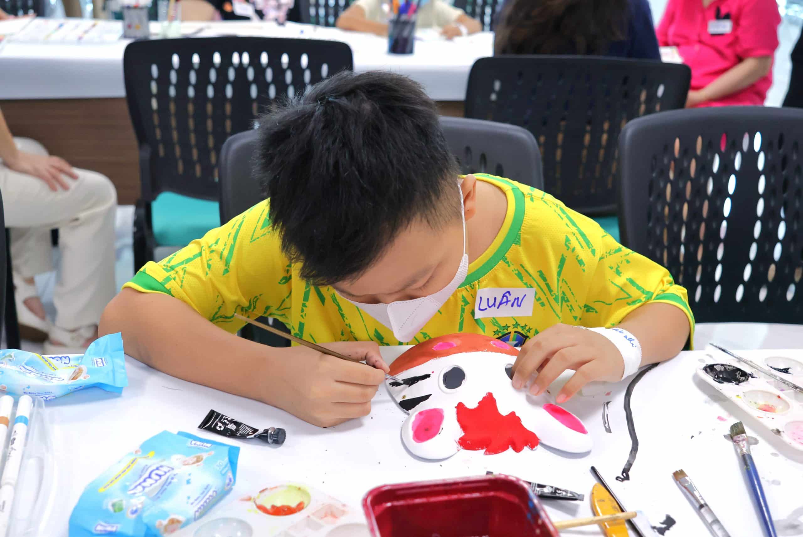 Unilever cùng VinaCapital Foundation mang đến hoạt động hỗ trợ tâm lý – xã hội ứng dụng trị liệu nghệ thuật sáng tạo cho các bệnh nhi ung thư
