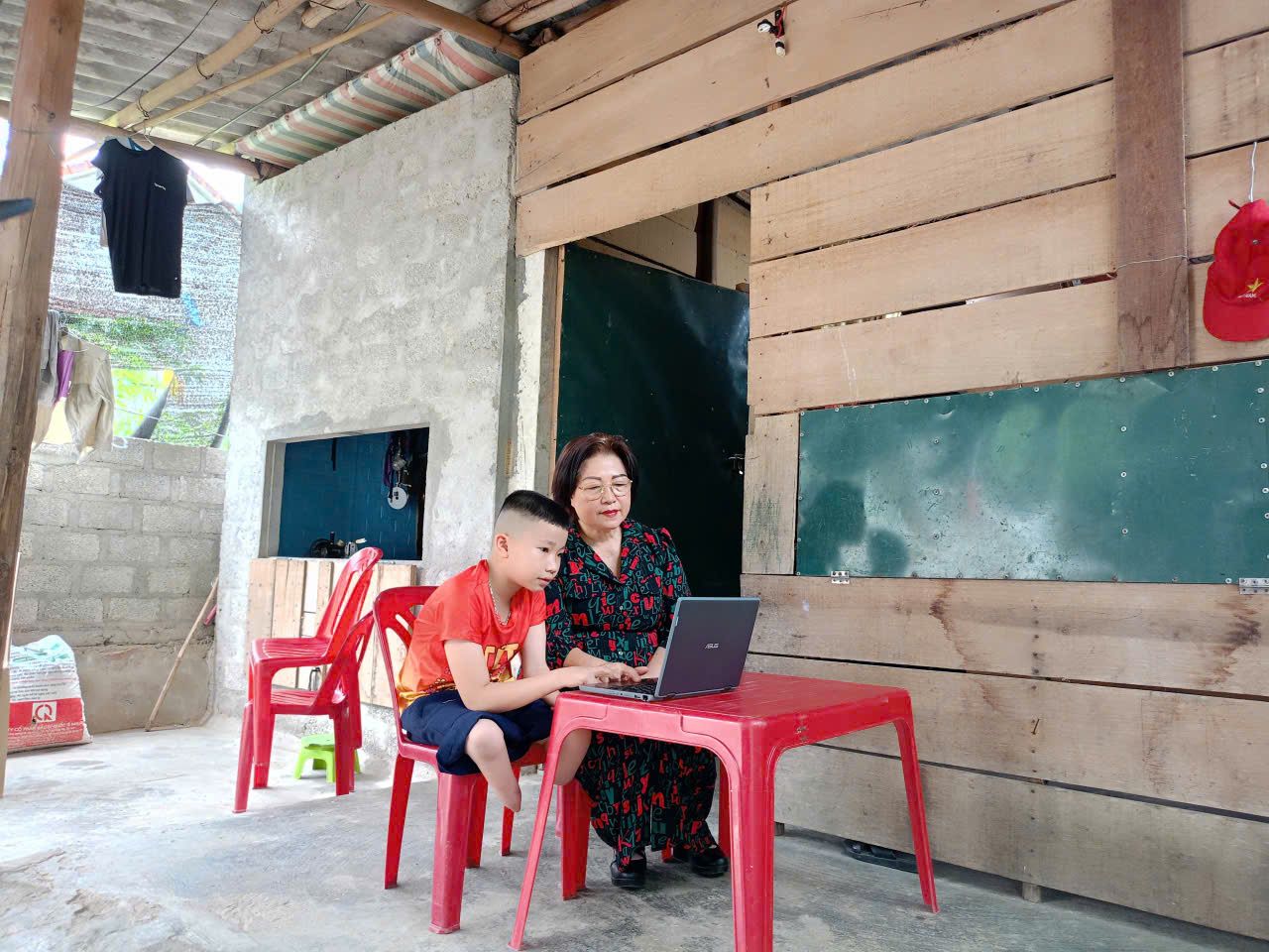 A laptop that brings the world closer to Tuan