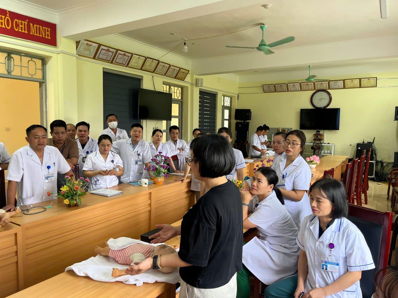 Neonatal resuscitation training in Tua Chua, Dien Bien