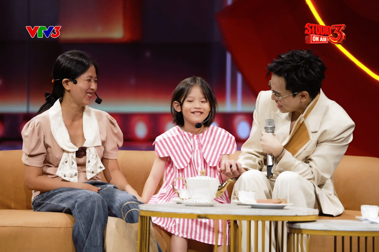 Little Nha Uyen and composer Hua Kim Tuyen meet again 5 years after her heart surgery